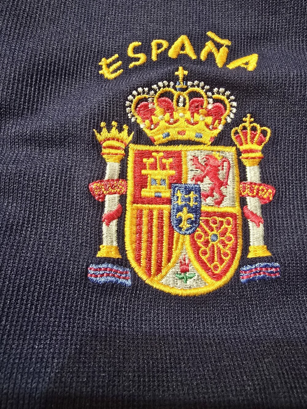 2002 Vintage WORLD CUP ADIDIAS SOCCER SHIRT WITH España Crest Patch